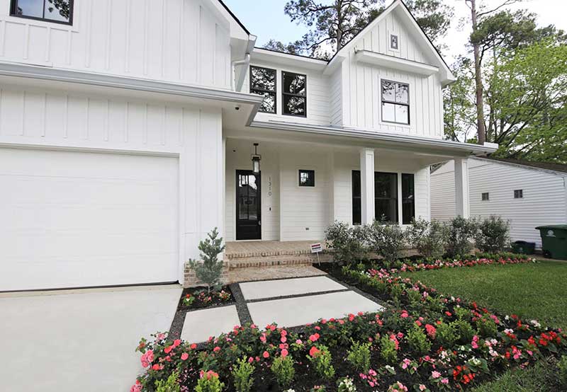 1310 Candlelight Ln Houston front of house close